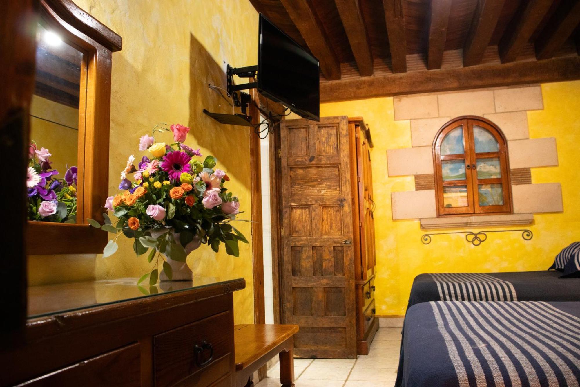 Hotel Los Escudos Pátzcuaro Eksteriør bilde