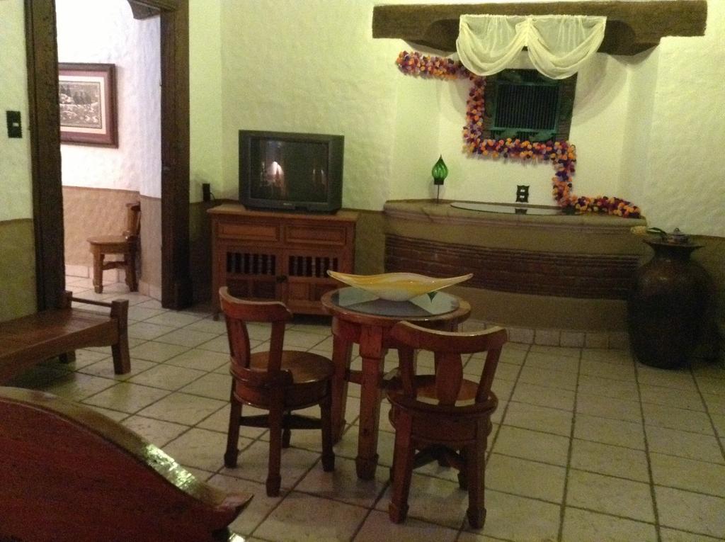 Hotel Los Escudos Pátzcuaro Eksteriør bilde